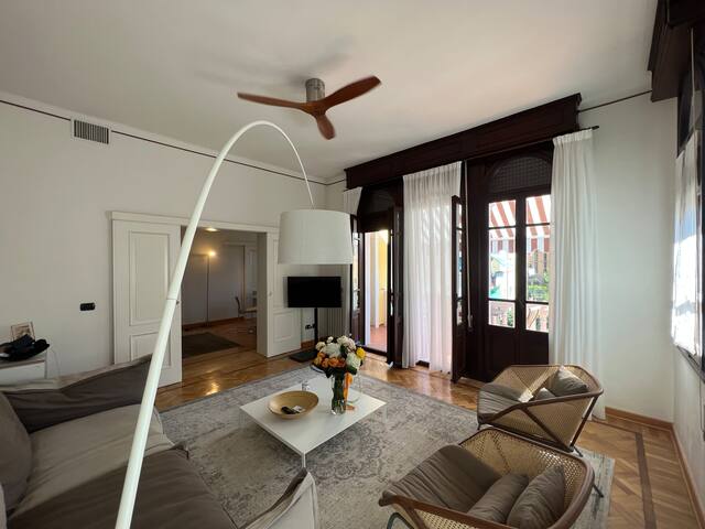 27@Lido Luxury apt few mts from Film Festival gallery image 5