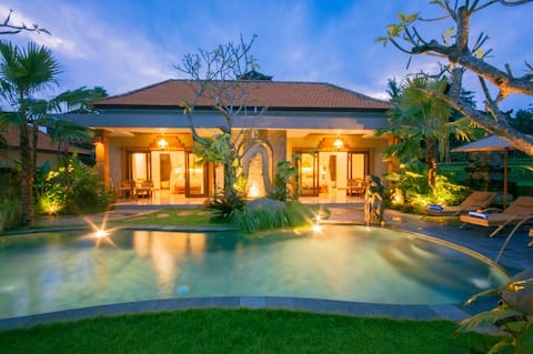 4BR Beauty Private pool  Family Escape In Ubud