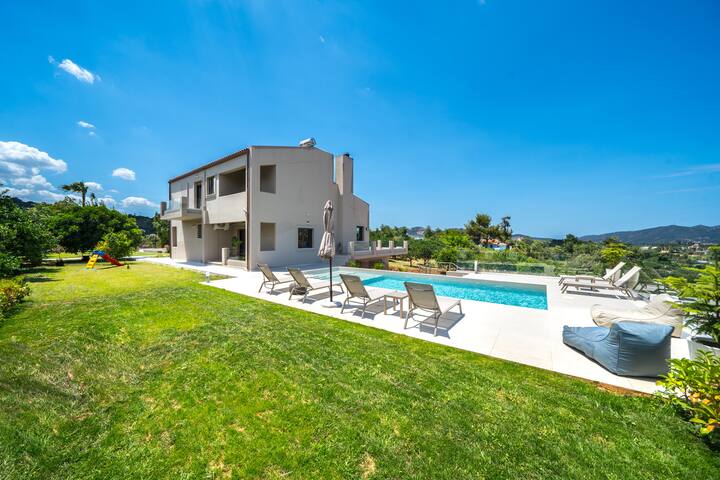 Villa Florentina ✩ Private Pool ✩ BBQ ✩ 7 Guests gallery image 5