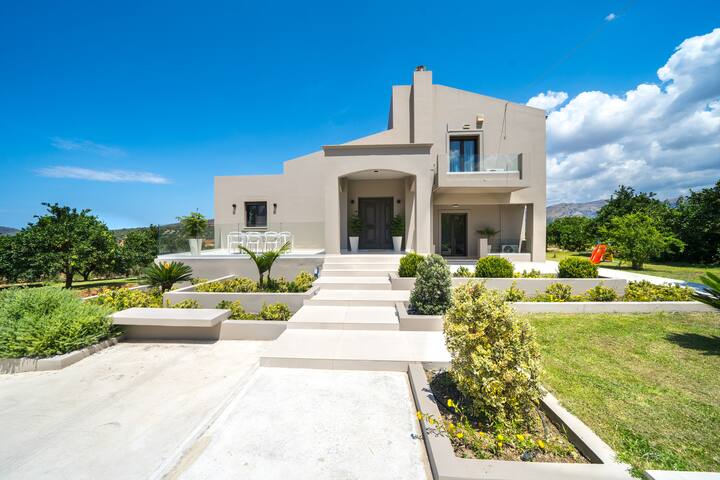 Villa Florentina ✩ Private Pool ✩ BBQ ✩ 7 Guests gallery image 3