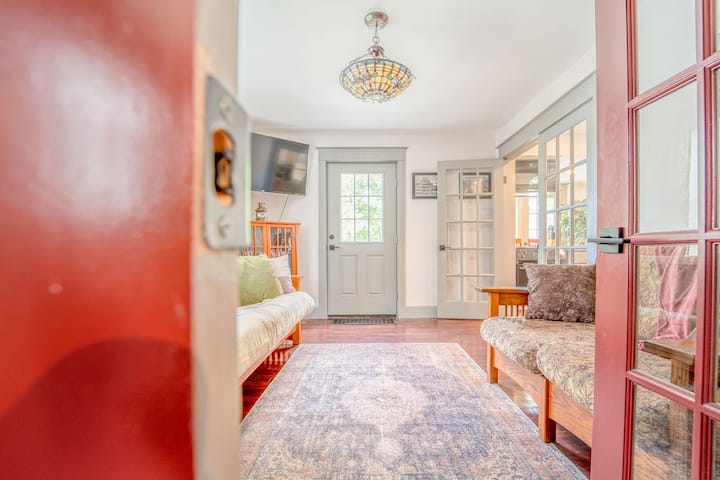 Artsy 3bdrm-sleeps 7 (Next To Steam Punk) - Johnson City, NY