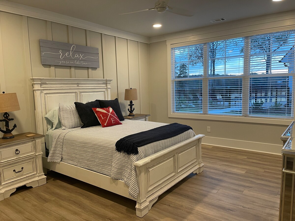 Dve spálne s manželskou posteľou Queen na úrovni terasy!