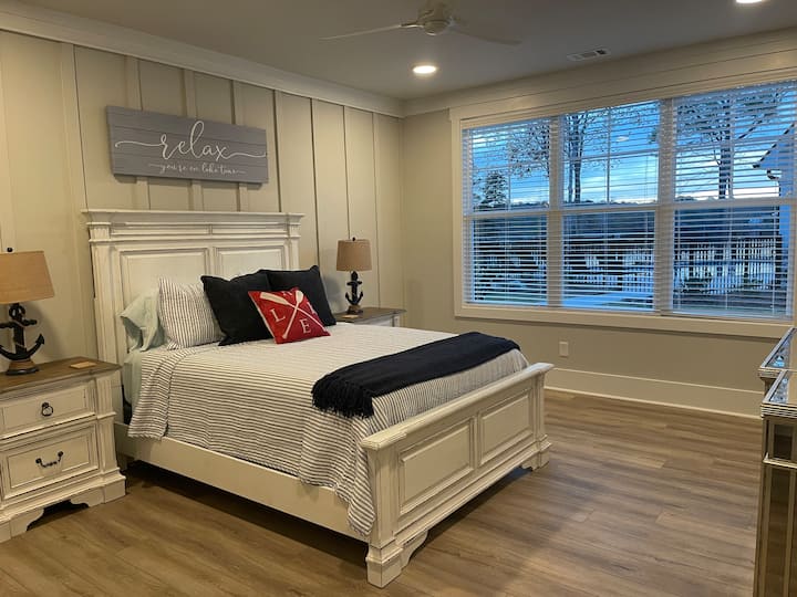 Dvije spavaće sobe s bračnim krevetom (Queen) na terasi!