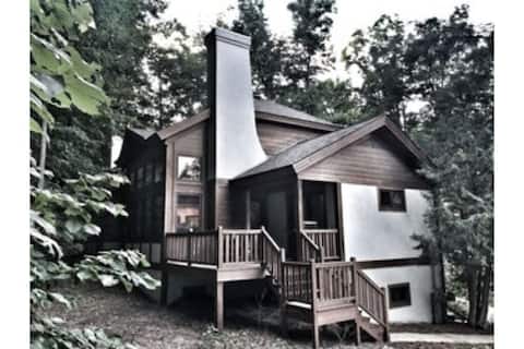Boyne Mountain Condo - sleeps 20, 2 kitchens,