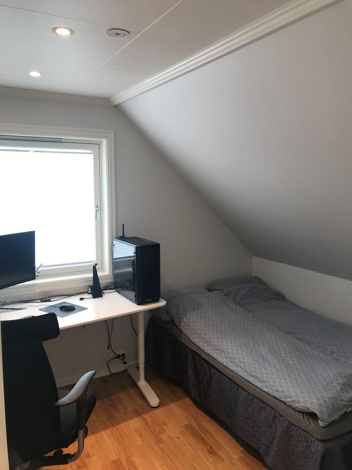 Soverom2  Seng: 200 cm * 120 cm