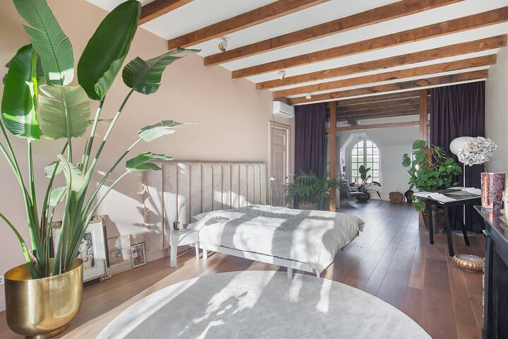 Luxurieus apartment in Museum district near park. gallery image 2