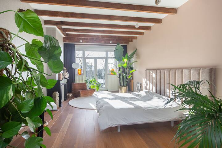 Luxurieus apartment in Museum district near park. gallery image 4