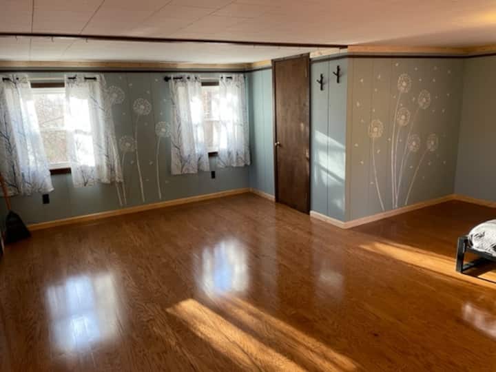 dhomë gjumi 3, 2 krevate dopio dhe 1/2 banjë
