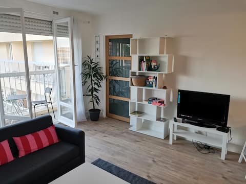 sunny apartment close to transportation