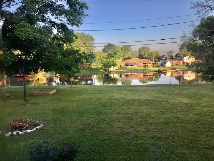 Lakefront 3br Home! Enjoy The Tranquility. - Terre Haute, IN