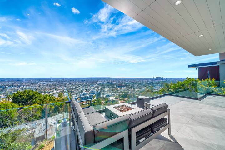 Villa With A Breathtaking Panoramic View! gallery image 2