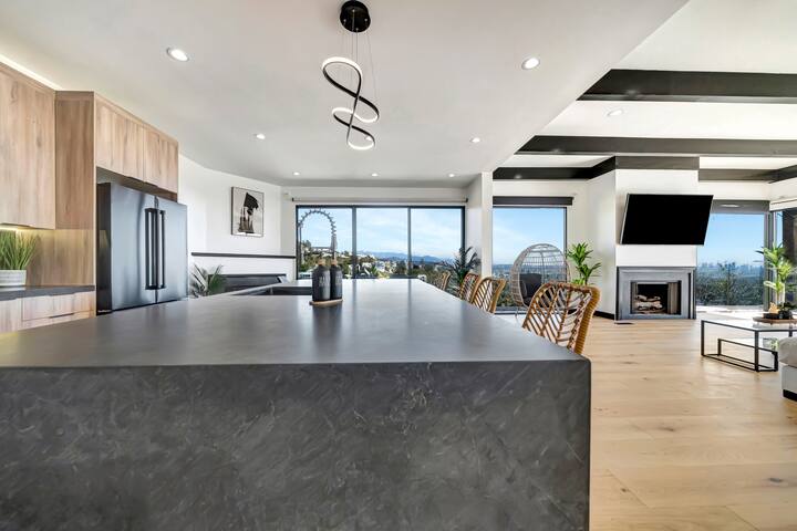 Villa With A Breathtaking Panoramic View! gallery image 3