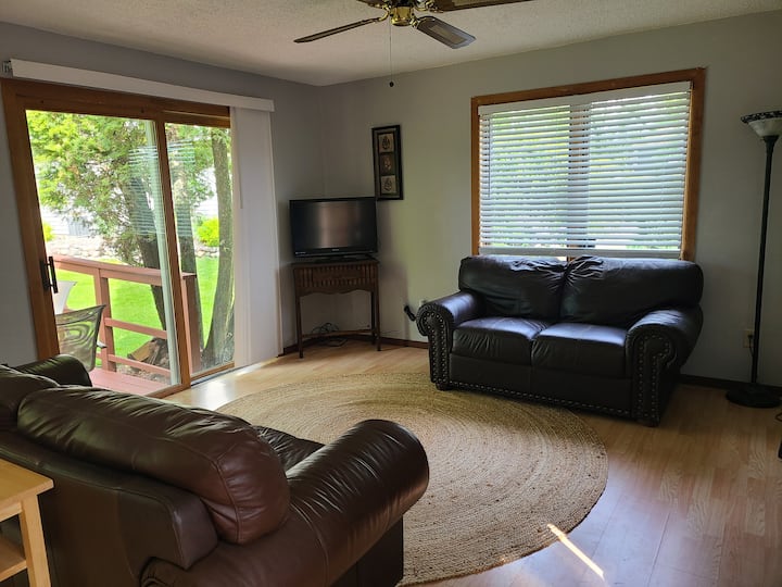 Wolf River Cottage, Private Dock, Walk To Bar/food - Fremont, WI