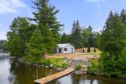 Delightful 2 Bedroom Cottage on Fraser Lake