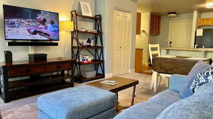 Მისაღები ოთახი და სასადილო სივრცე