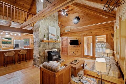 Cozy Cabin @James River; Live/Work/Play Experience