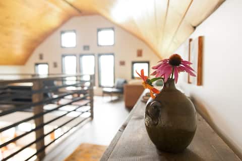 The Book Barn: Newly Renovated Guesthouse