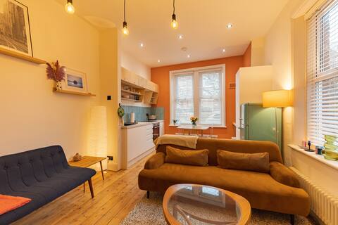 Sandyford Snug: King & Double with log burner
