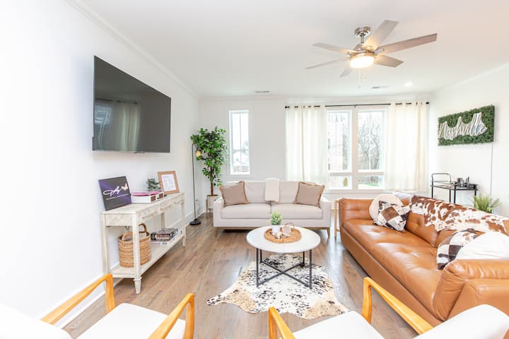 NEW! Beautiful Home w Fun Rooftop Deck! 10Min2 DT - Townhouses for