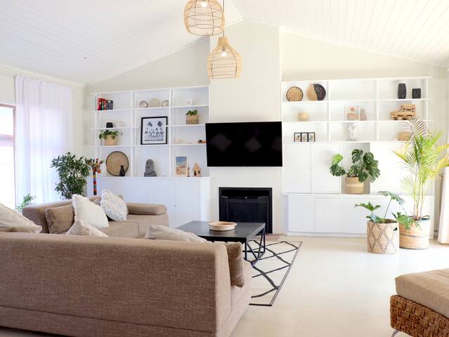 Beach house in Table View gallery image 2