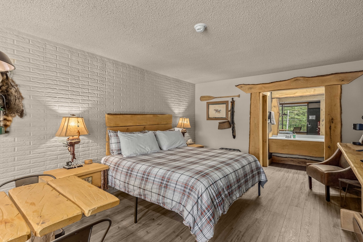 Comfy king size bed. 