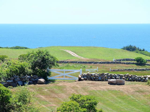 Ocean-View Cottage at Spar Point Farm Block Island gallery image 4