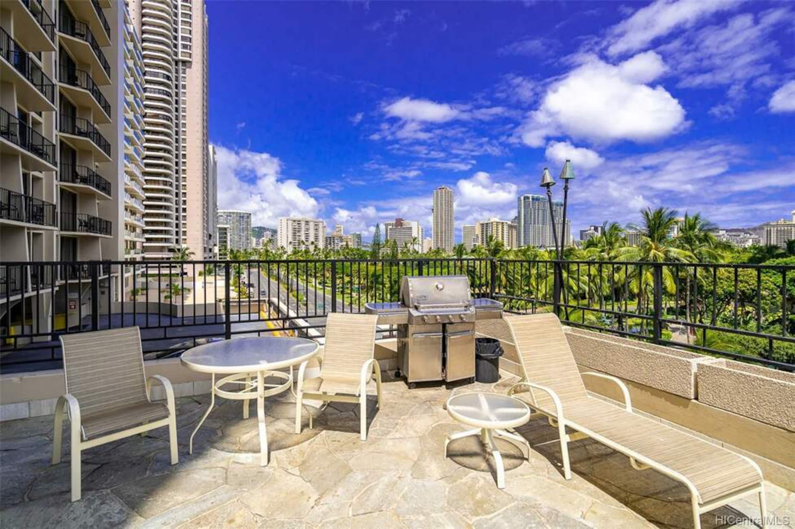 Hotel in Honolulu · ★4.92 · Studio · 2 beds · 1 private bath - Image 18