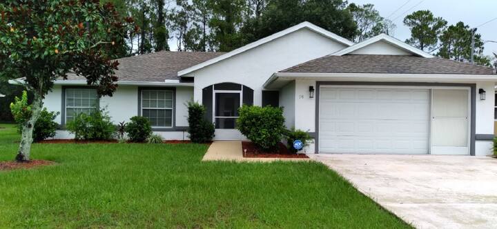 Alegre villa de 4 dormitorios con porche - Airbnb