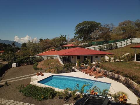 Modern 3-Bedroom Mountain Retreat, Saltwater Pool