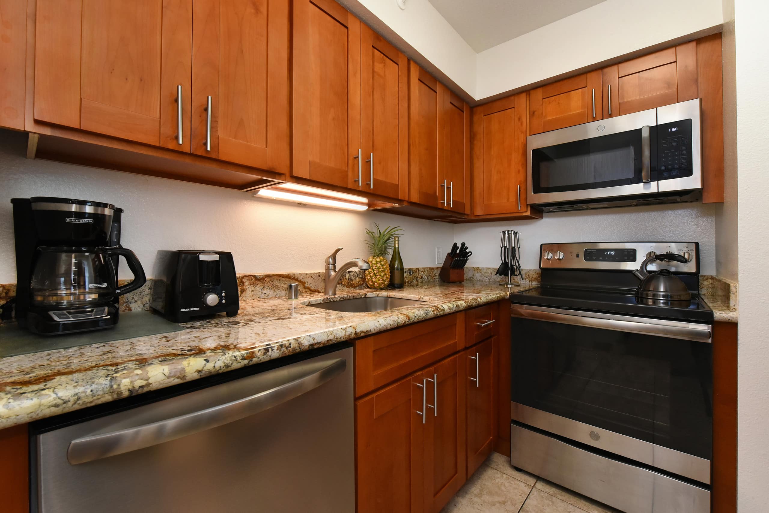 Condo in Lahaina · ★4.85 · 1 bedroom · 2 beds · 1 bath - Image 13