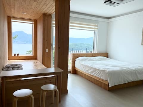Room 201 (Laora Pension)