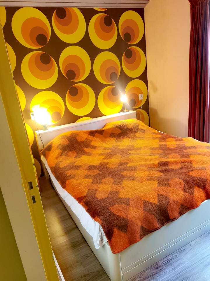 غرفة نوم رئيسية على الطراز القديم