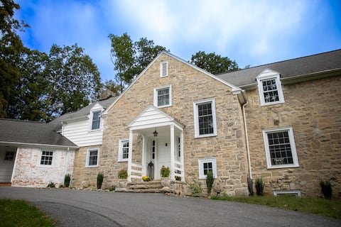Heated Pool I Hot Tub I View I Bedford Heights