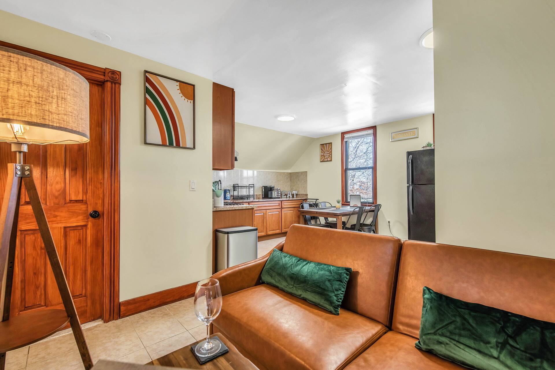 VintageGem: Prime East Rock 5 mins to Yale 5 beds