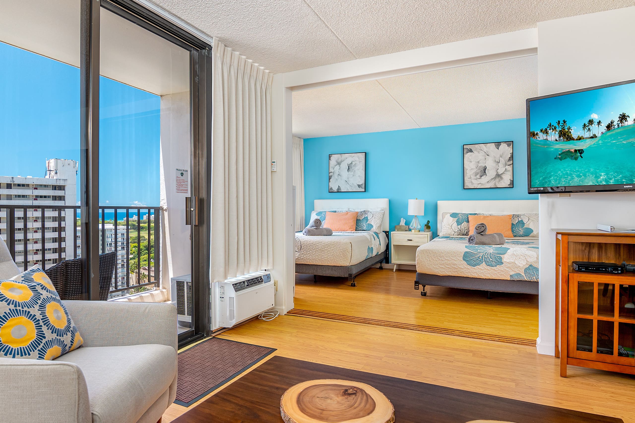 Condo in Honolulu · ★4.91 · 1 bedroom · 3 beds · 1 private bath - Image 12