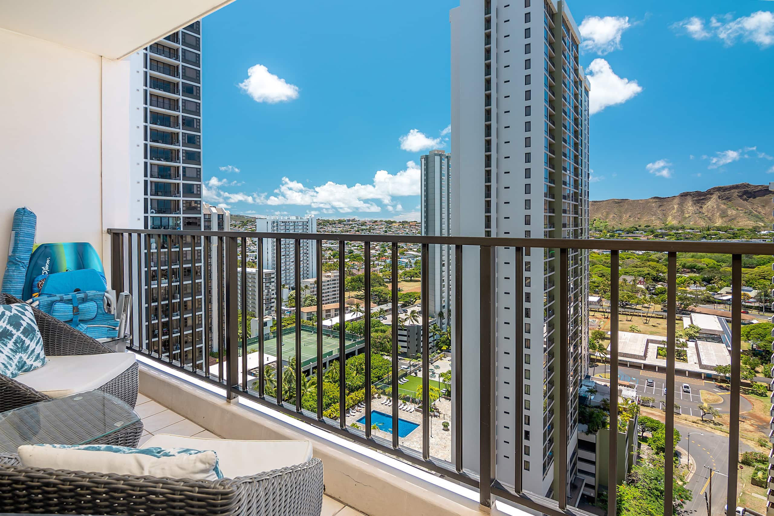 Condo in Honolulu · ★4.91 · 1 bedroom · 3 beds · 1 private bath - Image 15