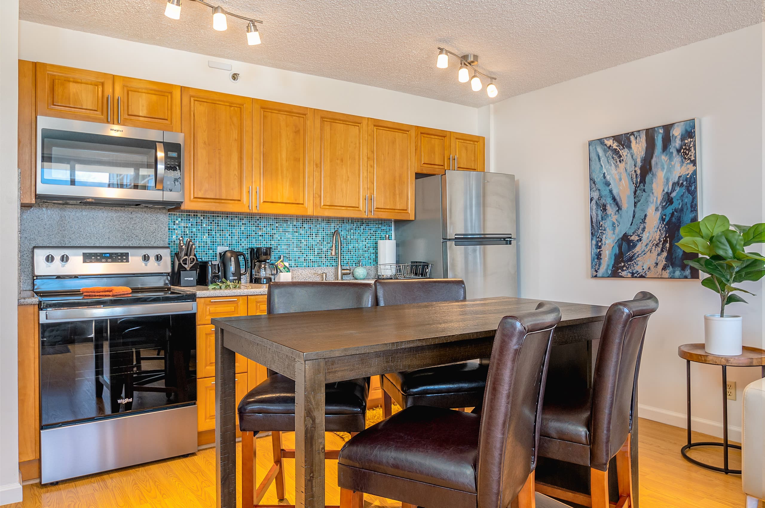 Condo in Honolulu · ★4.91 · 1 bedroom · 3 beds · 1 private bath - Image 25
