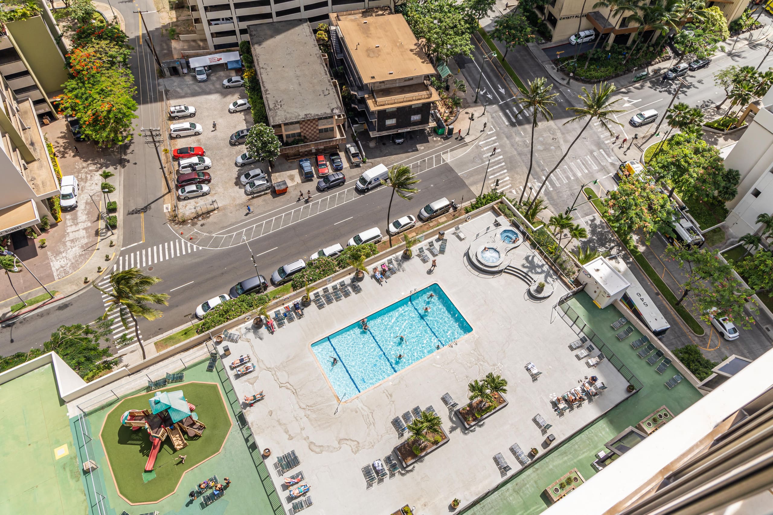 Condo in Honolulu · ★4.91 · 1 bedroom · 3 beds · 1 private bath - Image 27