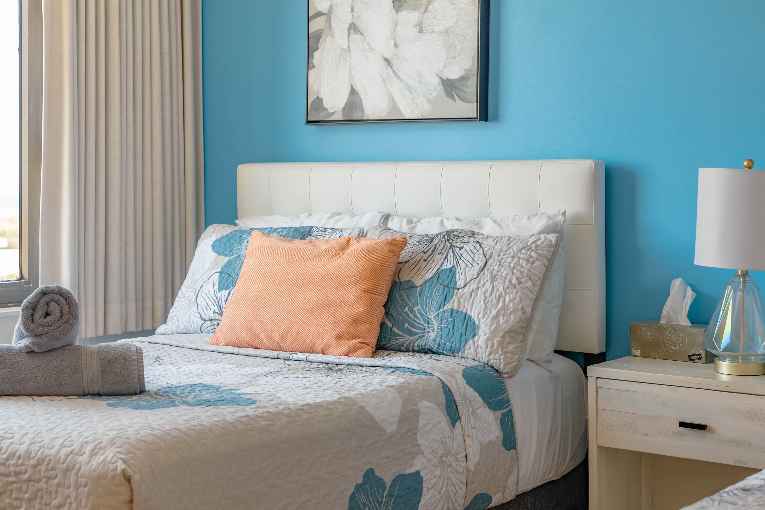 Condo in Honolulu · ★4.91 · 1 bedroom · 3 beds · 1 private bath - Image 2