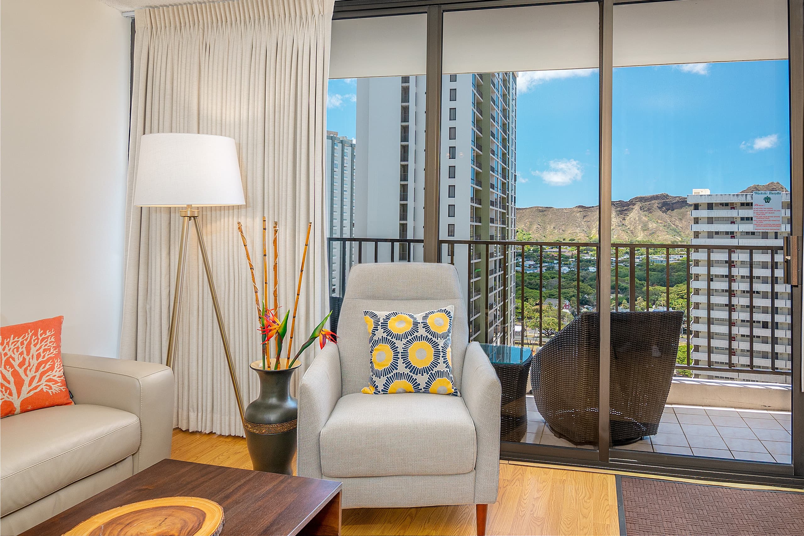 Condo in Honolulu · ★4.91 · 1 bedroom · 3 beds · 1 private bath - Image 3
