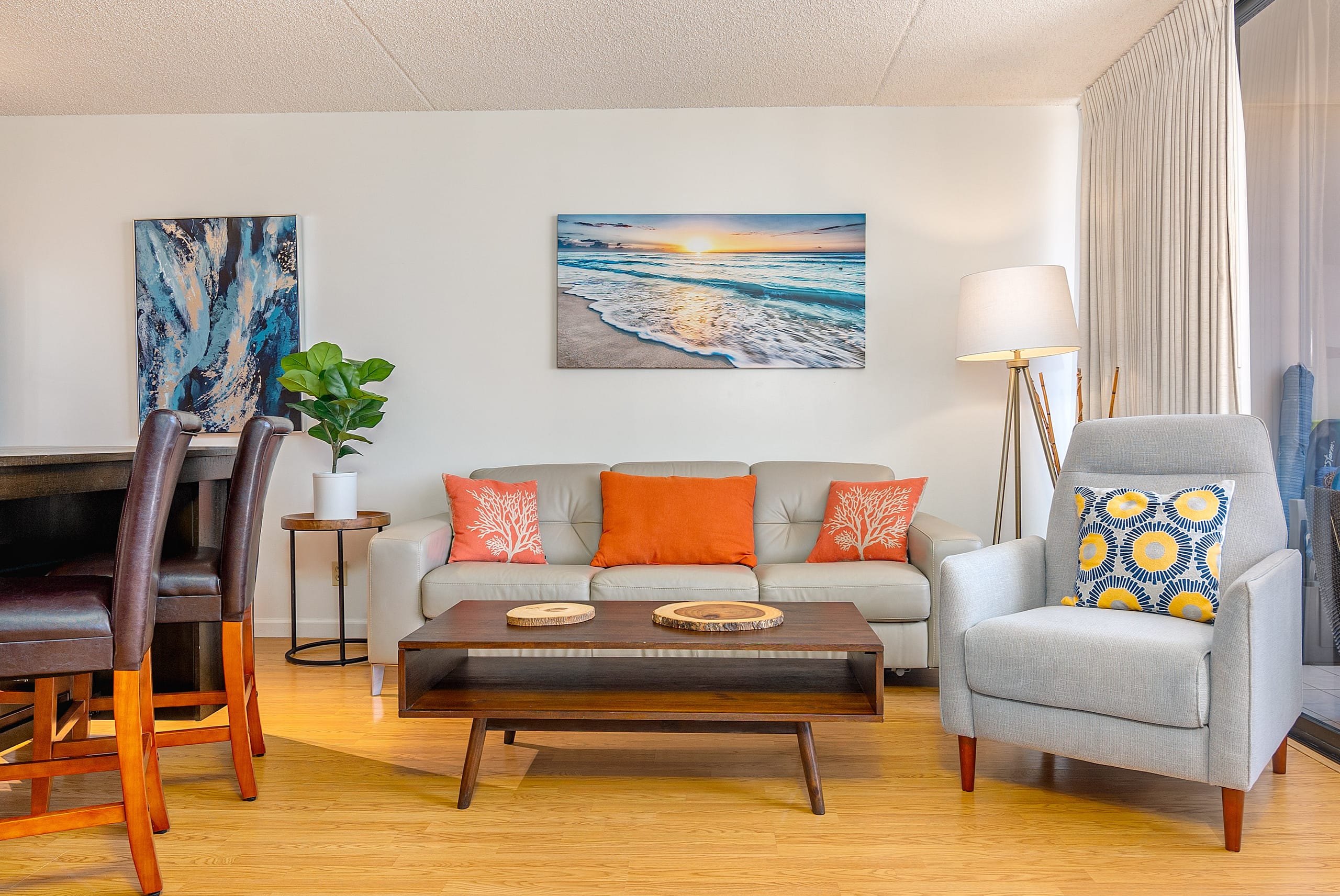 Condo in Honolulu · ★4.91 · 1 bedroom · 3 beds · 1 private bath - Image 10