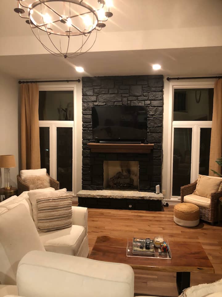 Tucked In 5-bedroom Getaway - Hamilton, OH