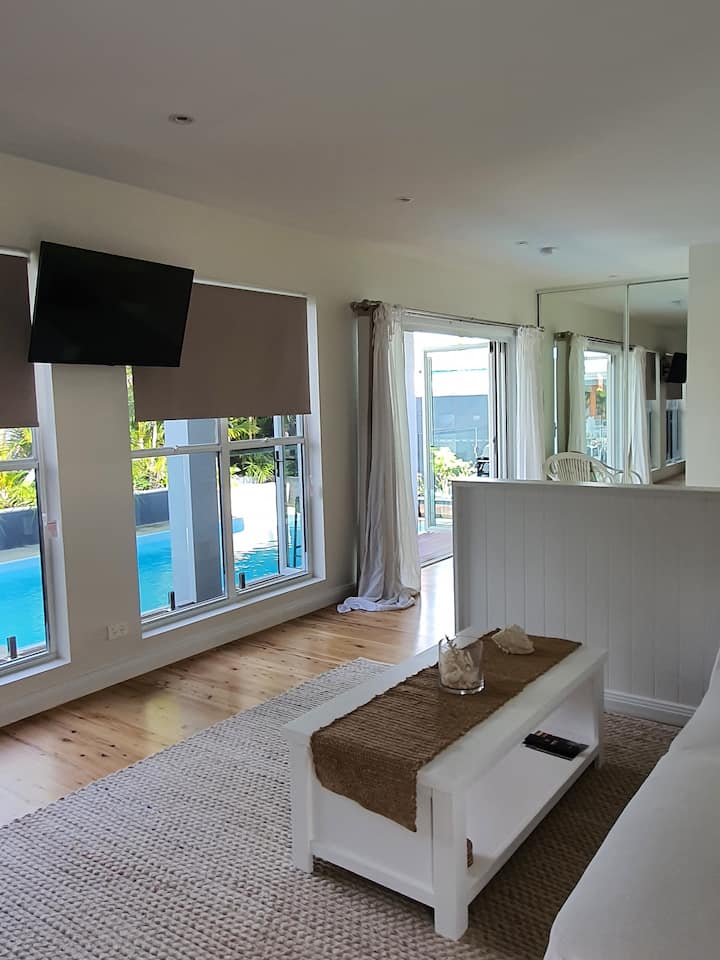 By The Beach Hidden Oasis With Private Pool - Gold Coast