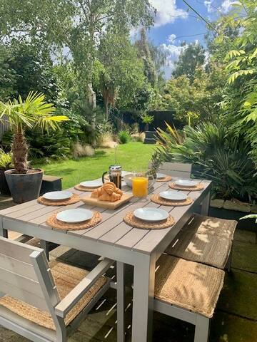 Spacious 4 dbl bedroom London home – sleeps 8 gallery image 5