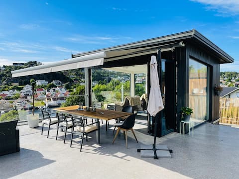 Elegant Beachfront Villa, Patio & Jacuzzi