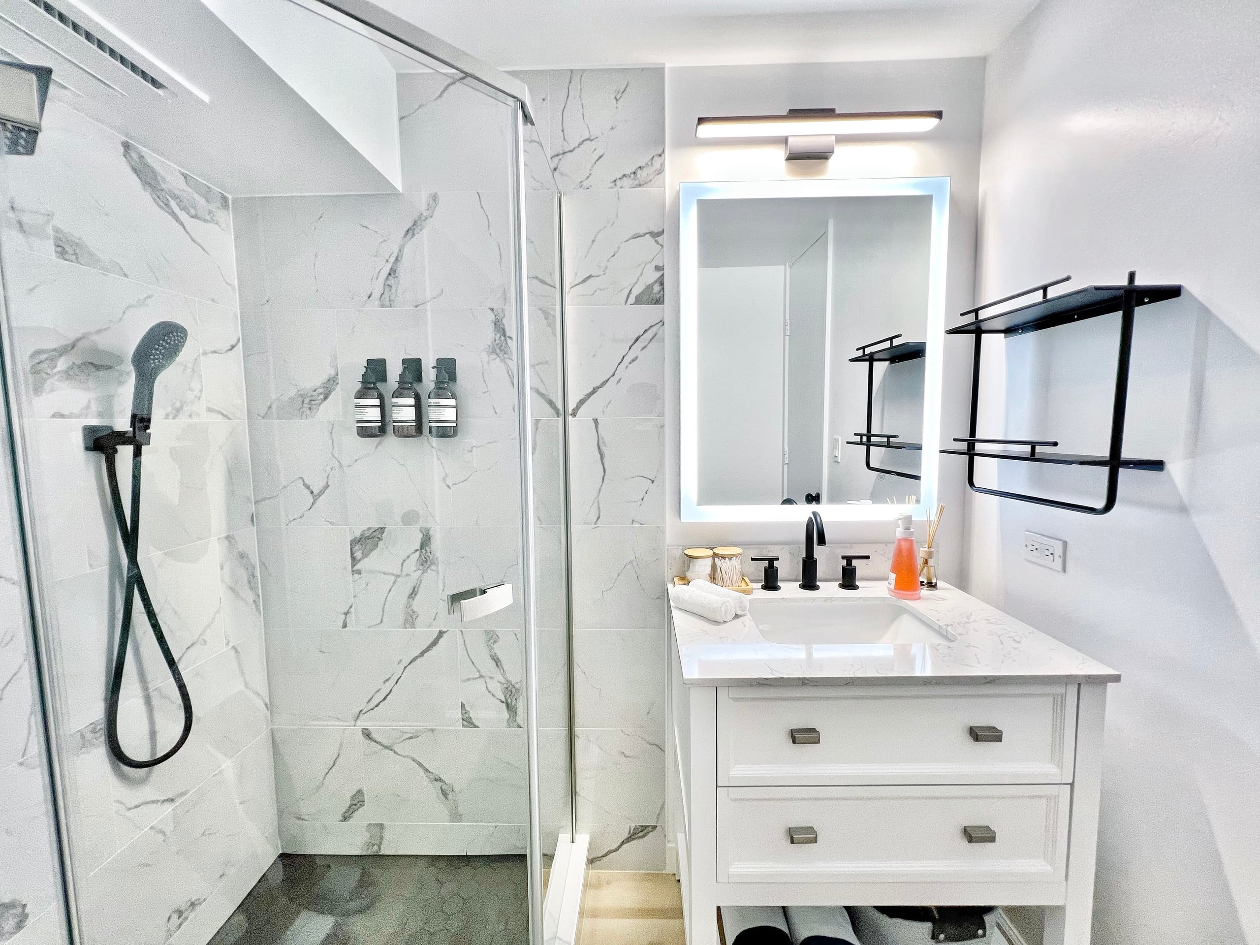 Condo in Honolulu · ★4.96 · 1 bedroom · 4 beds · 1 private bath - Image 45