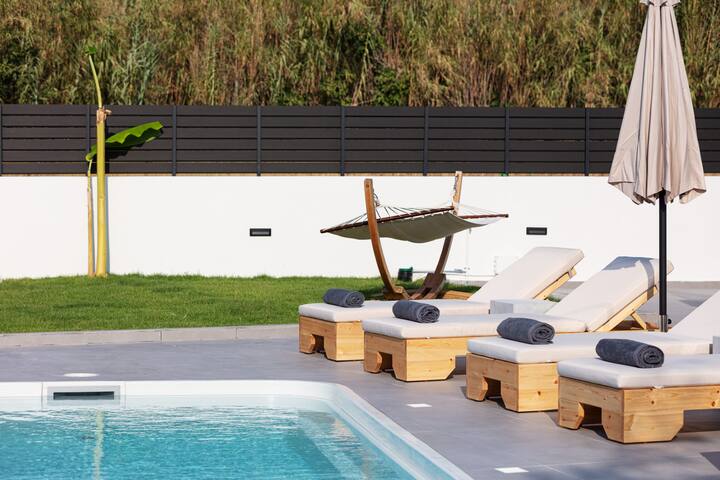 Horizon Villa Oasis, Walk to Platanias Beach! gallery image 3