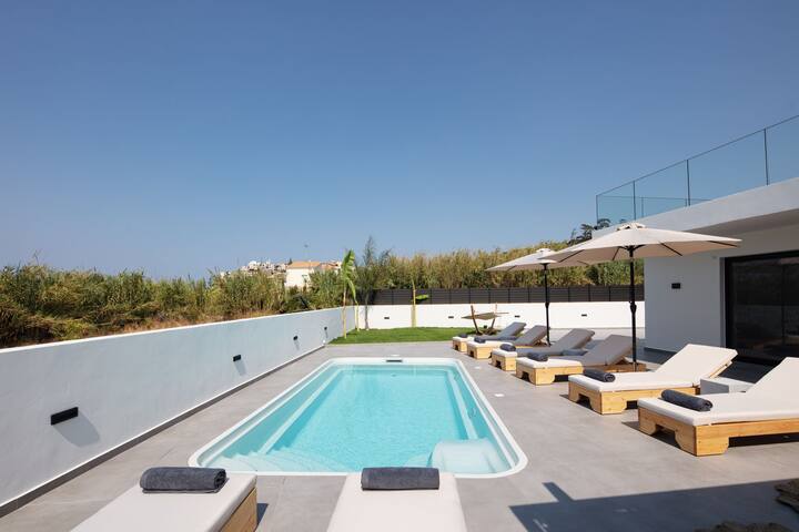 Horizon Villa Oasis, Walk to Platanias Beach! gallery image 2