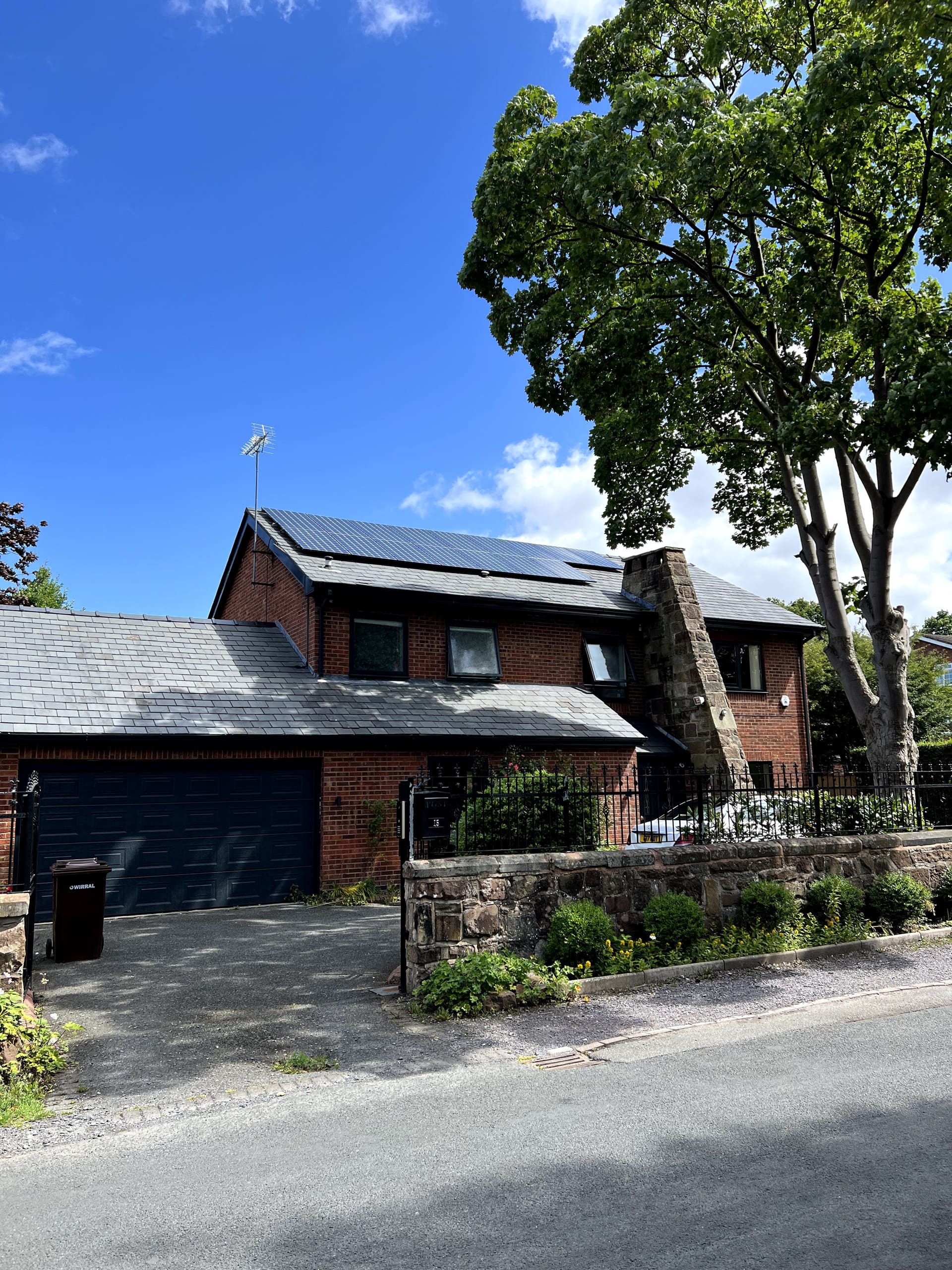 Large 4 bedroom house, electric gated driveway.