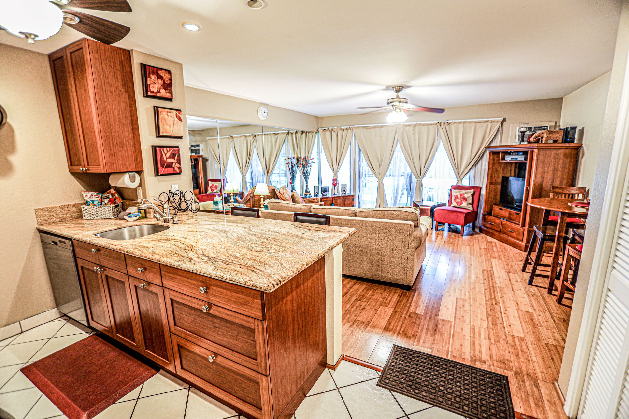 PRIMEwalkable! Ocean is steps, A/C, Parking+Snacks - Image 2